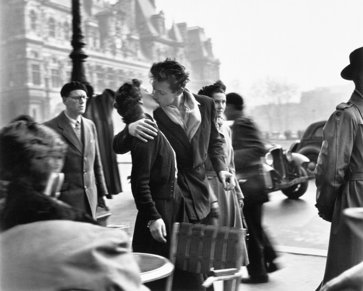 El beso frente al Hôtel de ville. (Robert Doisneau, 1950)