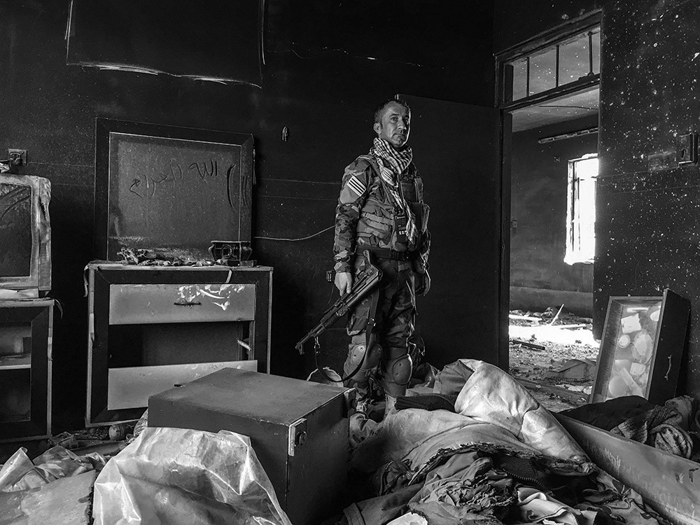 Peshmerga Soldier, Sinjar-Iraq (Giles Clarke)